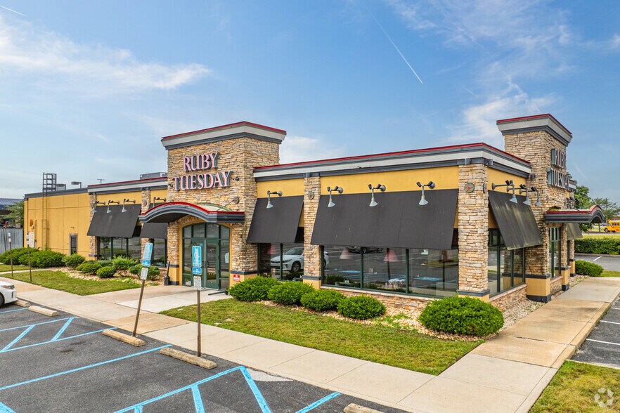 Primary Photo Of 474 W Main St, Middletown Restaurant For Lease