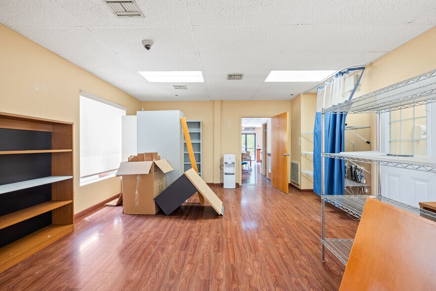 More Photos Of 1637 Mineral Spring Ave, North Providence Medical For Lease