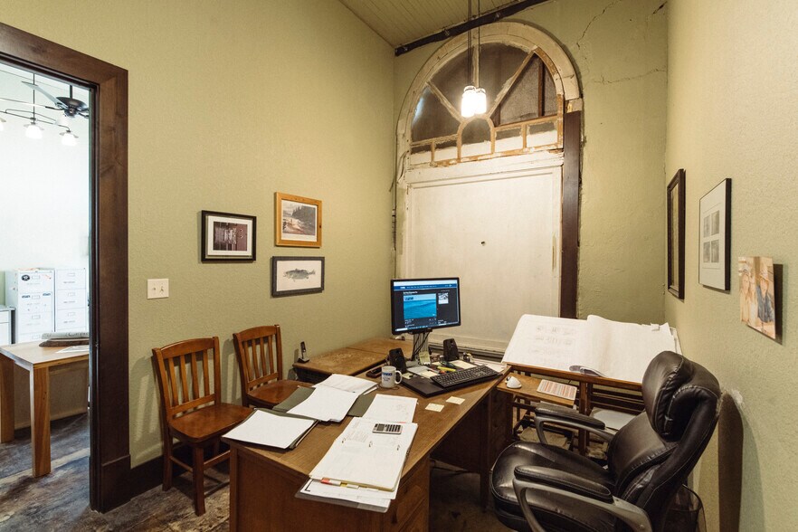 More Photos Of 75 Main St, Maxwell Warehouse For Lease