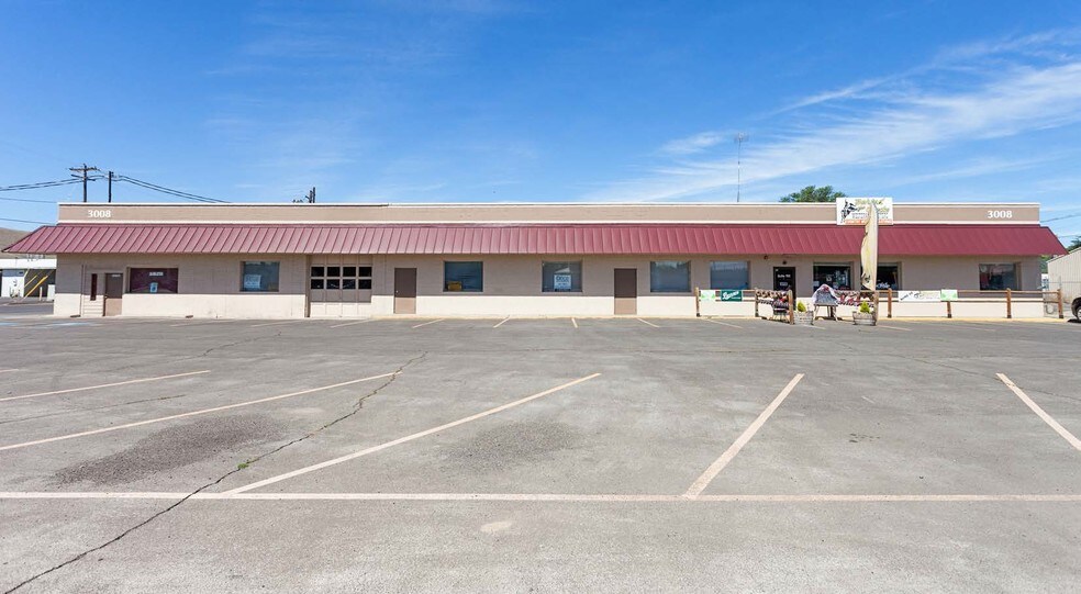 Primary Photo Of 3008 Main St, Union Gap Warehouse For Sale