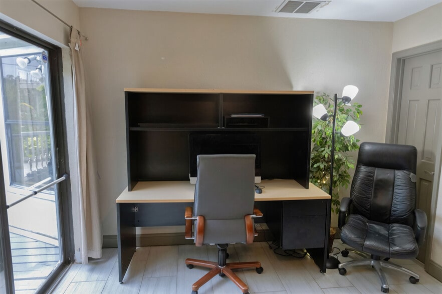 More Photos Of 2231-2233 Nursery Rd, Clearwater Loft Creative Space For Lease