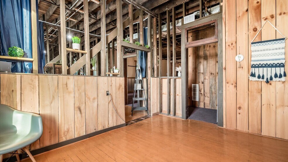 More Photos Of 701 Main St, Dresden Storefront For Lease