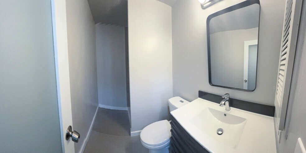 More Photos Of 7320 Sanibel Blvd, Fort Myers Medical For Sale