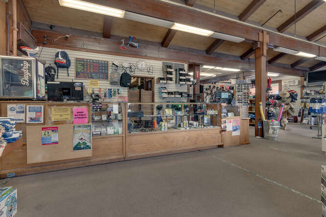 More Photos Of 170 N Lake Blvd, Tahoe City Storefront For Lease