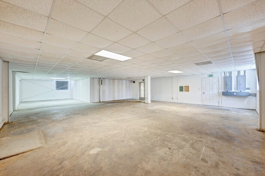 More Photos Of 10206 Georgibelle Dr, Houston Warehouse For Lease