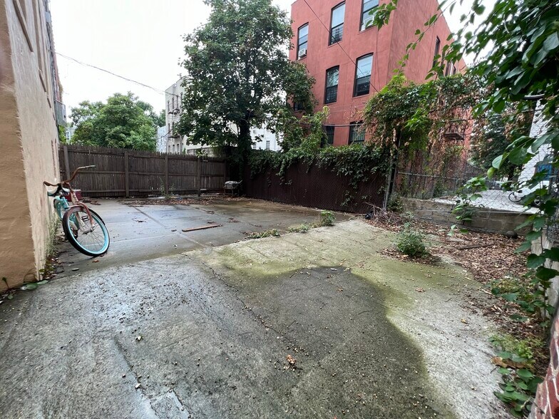 More Photos Of 321 Milford St, Brooklyn Apartments For Sale