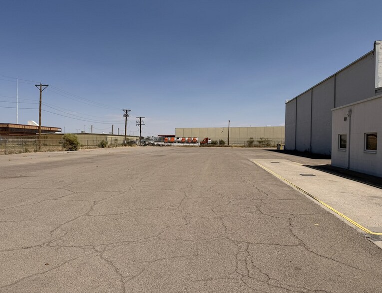 More Photos Of 9700 Railroad Dr, El Paso Warehouse For Sale