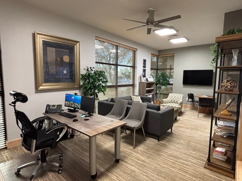 More Photos Of 4511 E Broadway Rd, Phoenix Warehouse For Sale