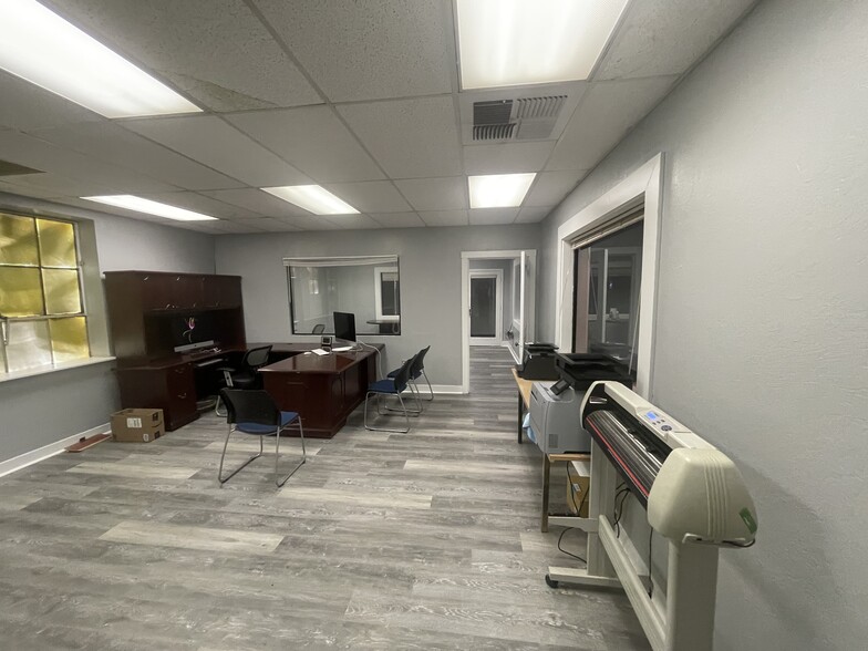 More Photos Of 420 E St, Marysville Freestanding For Lease