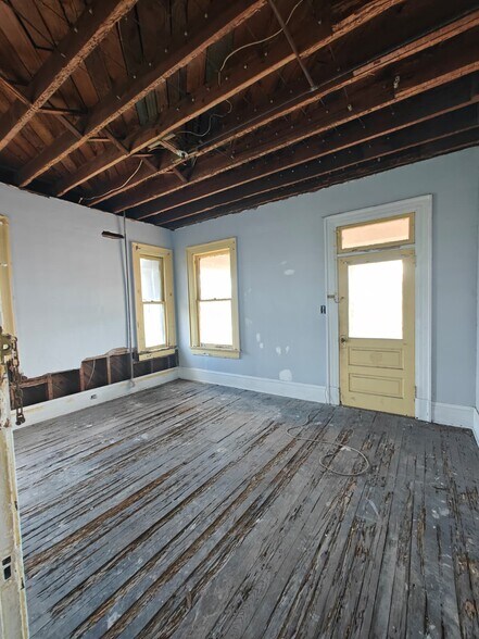 More Photos Of 2020 N Main St, Jacksonville Specialty For Sale