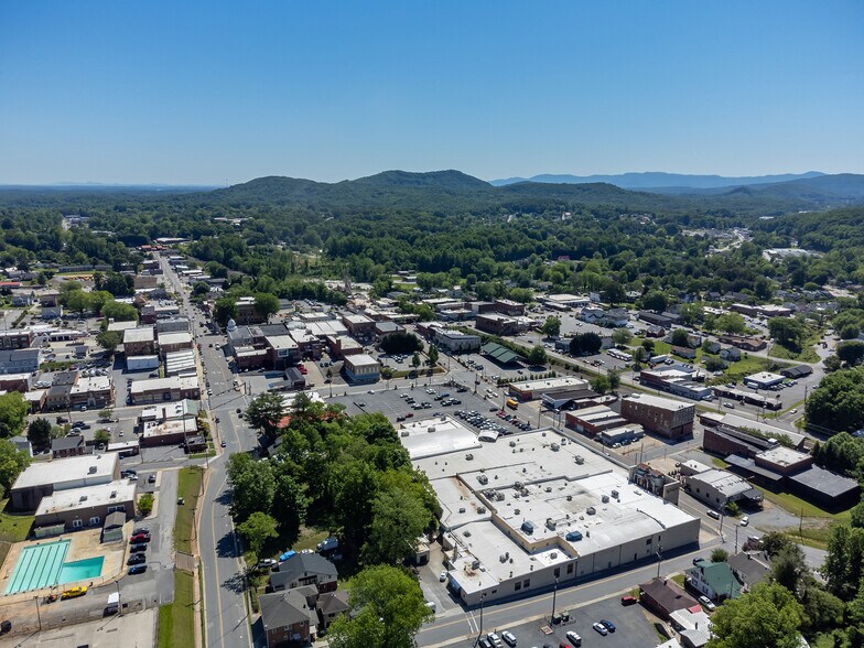 More Photos Of 34 N Logan St, Marion General Retail For Lease