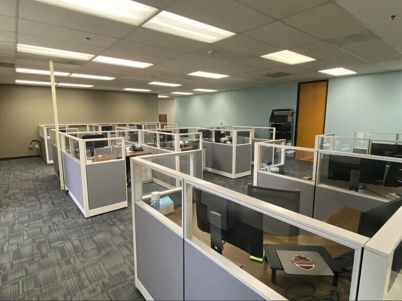 More Photos Of 800 S Barranca Ave, Covina Office For Lease