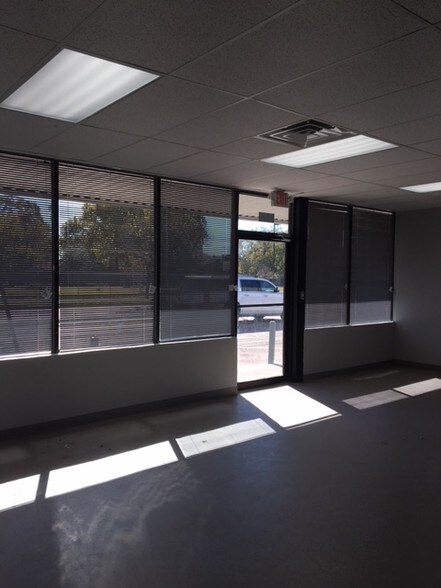 More Photos Of 5602-5608 Pinemont Dr, Houston Storefront Retail Office For Lease