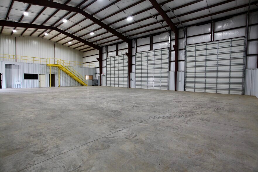 More Photos Of 1508 County Road 1105, Midland Warehouse For Lease