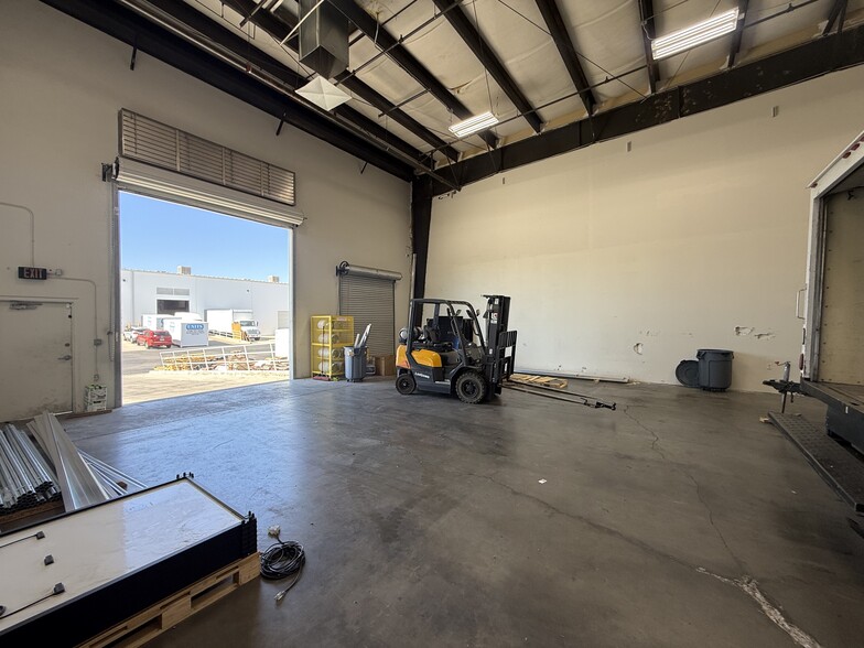 More Photos Of 6320 S Sandhill Rd, Las Vegas Warehouse For Lease
