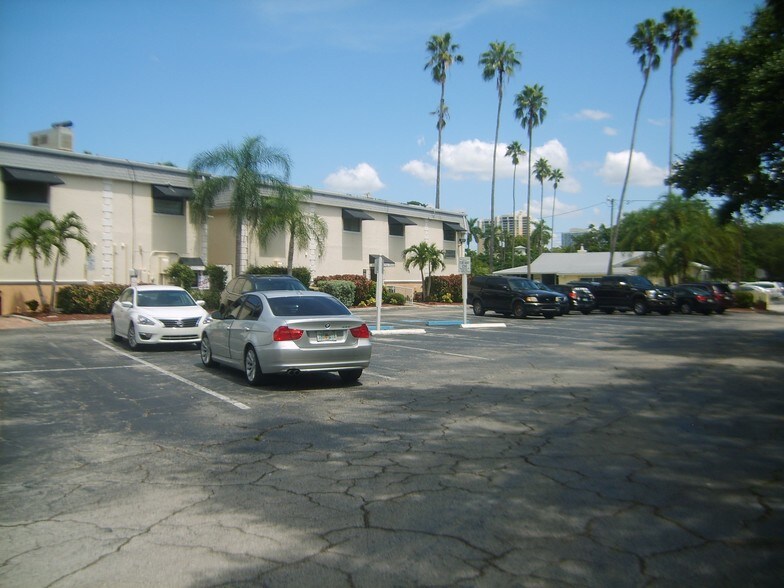 More Photos Of 2502 2nd St, Fort Myers Unknown For Lease