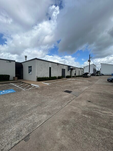 More Photos Of 1414 South Loop W, Houston Medical For Lease