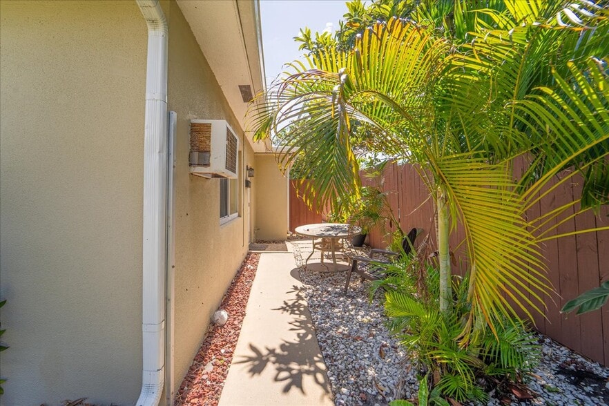 More Photos Of 216 NE 18th Ave, Pompano Beach Apartments For Sale