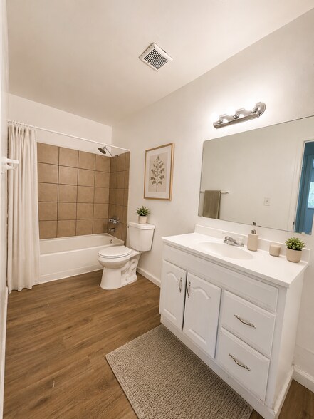 More Photos Of 2043 E Saginaw Way, Fresno Apartments For Sale