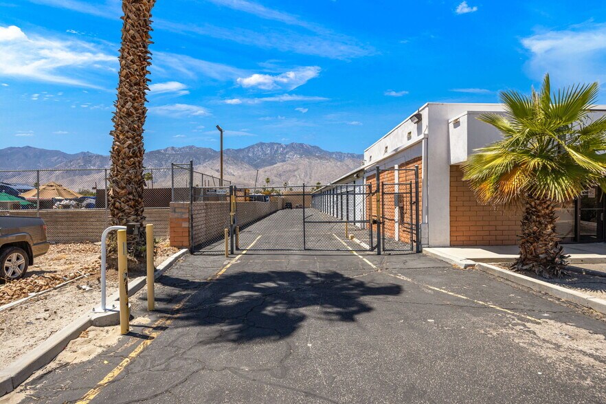 More Photos Of 811-823 S Williams Rd, Palm Springs Self Storage For Sale