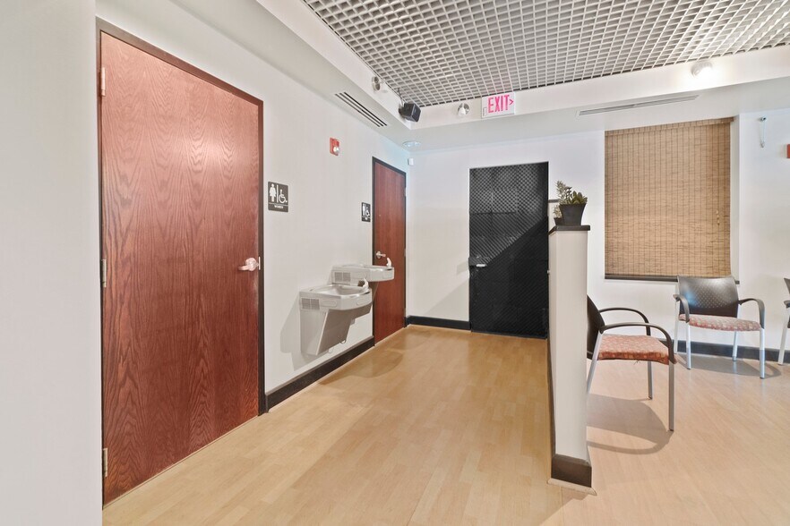 More Photos Of 191 W Plaza Dr, Mooresville Storefront Retail Office For Lease