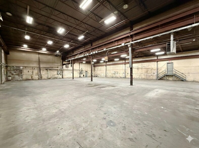 More Photos Of 439 McNally Dr, Nashville Manufacturing For Lease