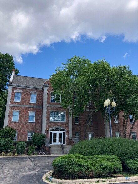 More Photos Of 1121 E Main St, St Charles Office Residential For Lease