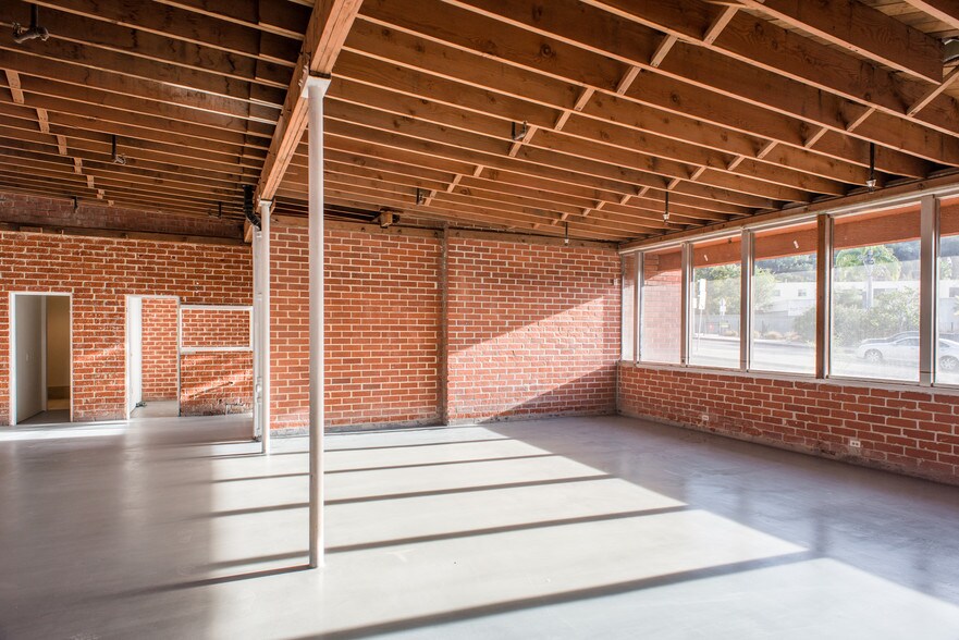 More Photos Of 220-306 Pasadena Ave, South Pasadena Light Distribution For Lease