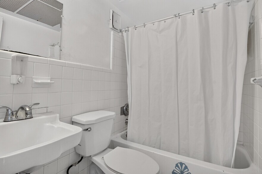 More Photos Of Blue Heron Blvd - 40 Bed Licensed Independent Living Facility, Riviera Beach Healthcare For Sale