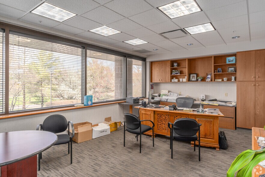 More Photos Of 1122 Longford Rd, Oaks Warehouse For Lease