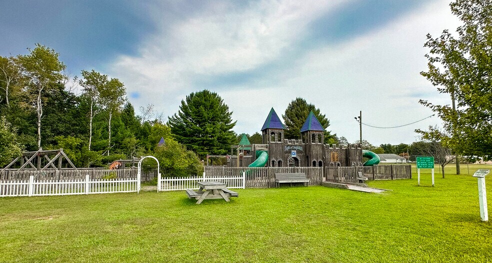 More Photos Of 210 2nd St, Lincoln Flex For Sale