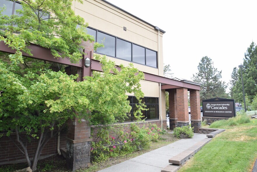 More Photos Of 650 SW Columbia St, Bend Medical For Sale