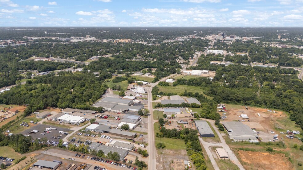 More Photos Of 2307 E Erwin St, Tyler Manufacturing For Lease