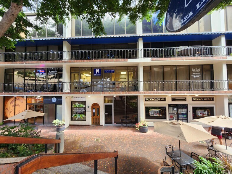 More Photos Of 438-444 Hobron Ln, Honolulu Office For Sale