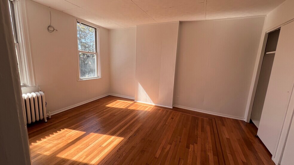 More Photos Of 36-15 33rd St, Astoria Storefront Retail Residential For Lease