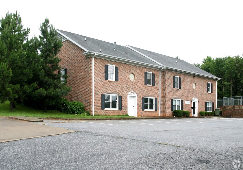 More Photos Of 4010 E North St, Greenville Office For Lease