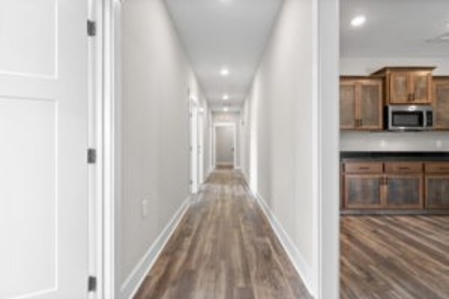 More Photos Of 159 Darlene Dr, Clarksville Office For Lease