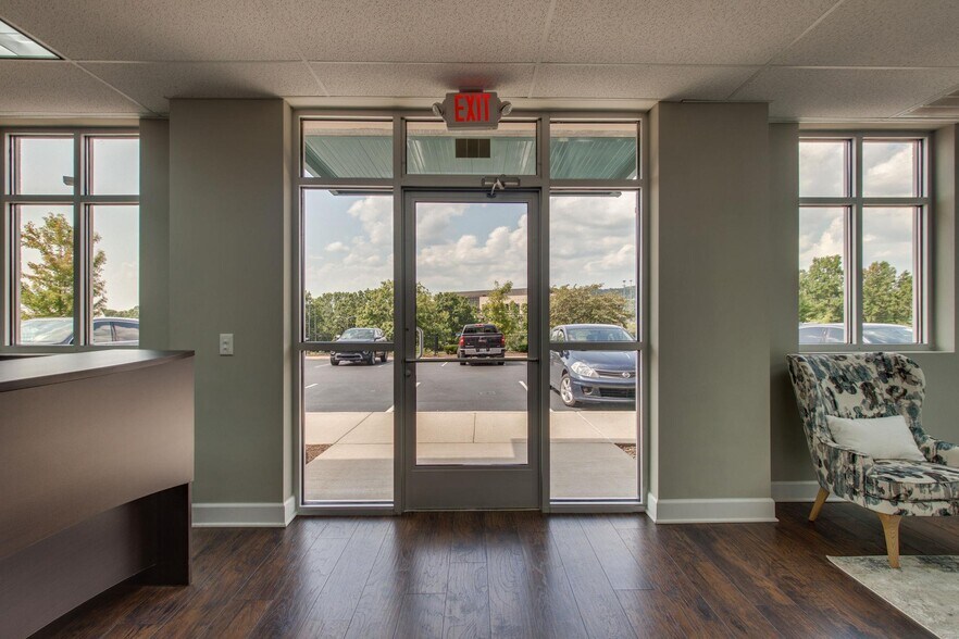 More Photos Of 212 Overlook Cir, Brentwood Office For Sale