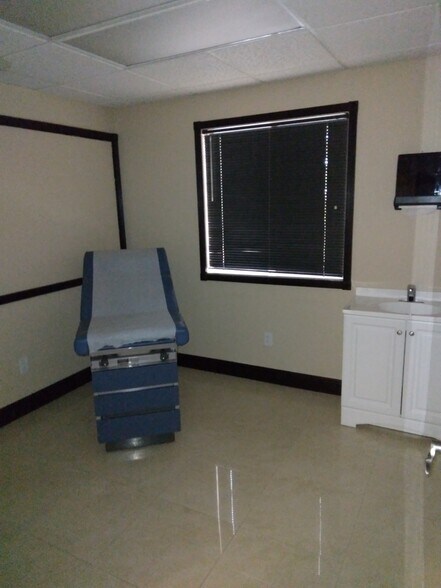 More Photos Of 18140-18142 SW Franjo Rd, Miami Office For Lease