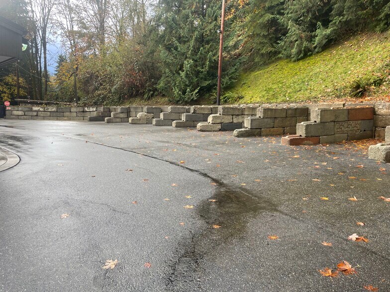 More Photos Of 1705 Newport Way NW, Issaquah Freestanding For Lease