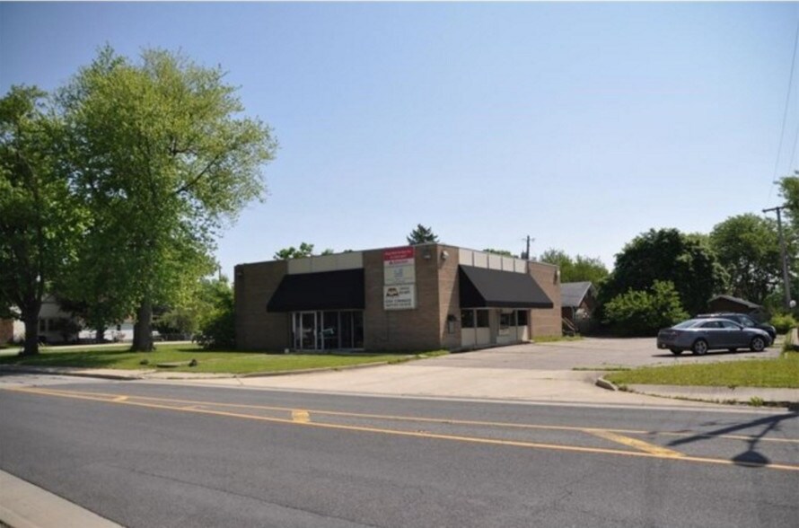 More Photos Of 6335 Oaklandon Rd, Indianapolis Storefront For Sale