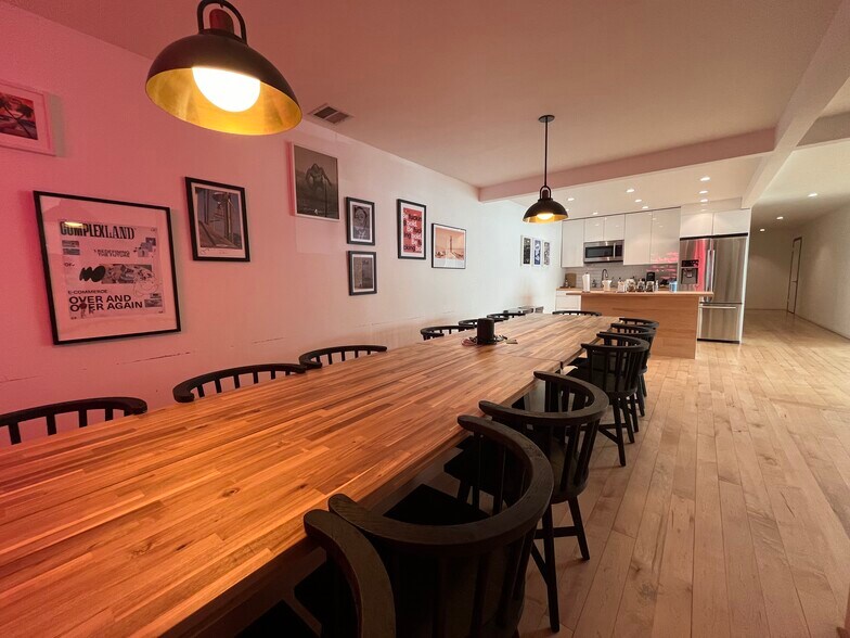 More Photos Of 553-555 Rose Ave, Venice Office For Lease