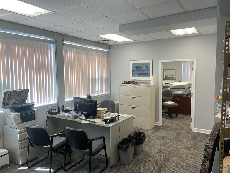 More Photos Of 7300 N Cicero Ave, Lincolnwood Loft Creative Space For Lease