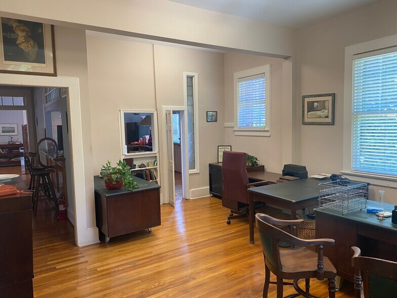 More Photos Of 717 King St, Columbia Office For Sale