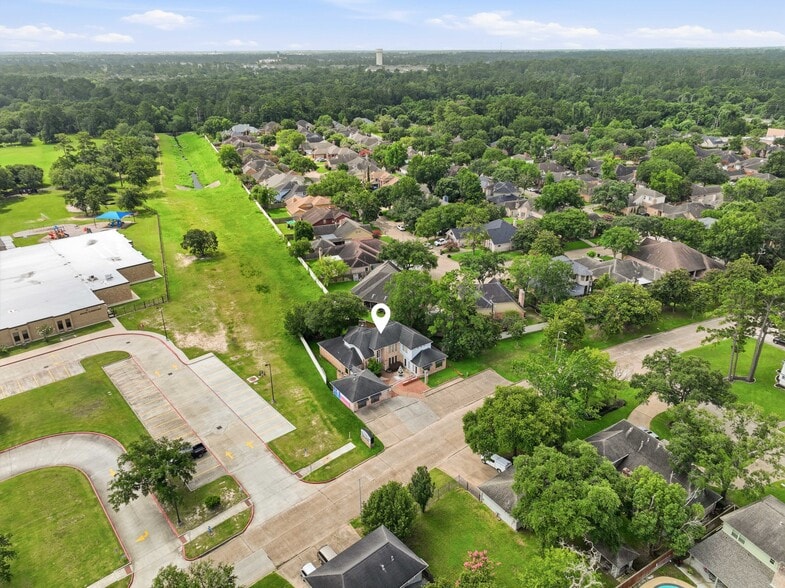 More Photos Of 13700 Lakewood Forest Dr, Houston Office For Sale