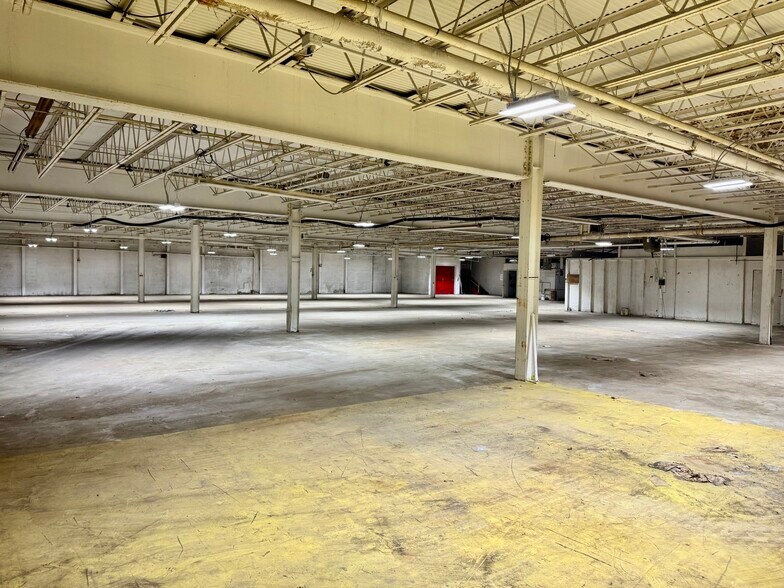 Primary Photo Of 1212 Lincoln Dr, High Point Manufacturing For Lease