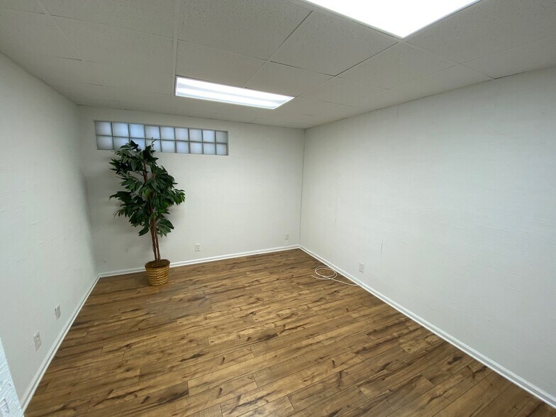 More Photos Of 1218 Omar Rd, West Palm Beach Showroom For Lease