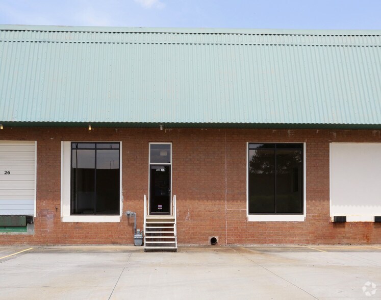 More Photos Of 200 Bucknell Ct SW, Atlanta Warehouse For Lease