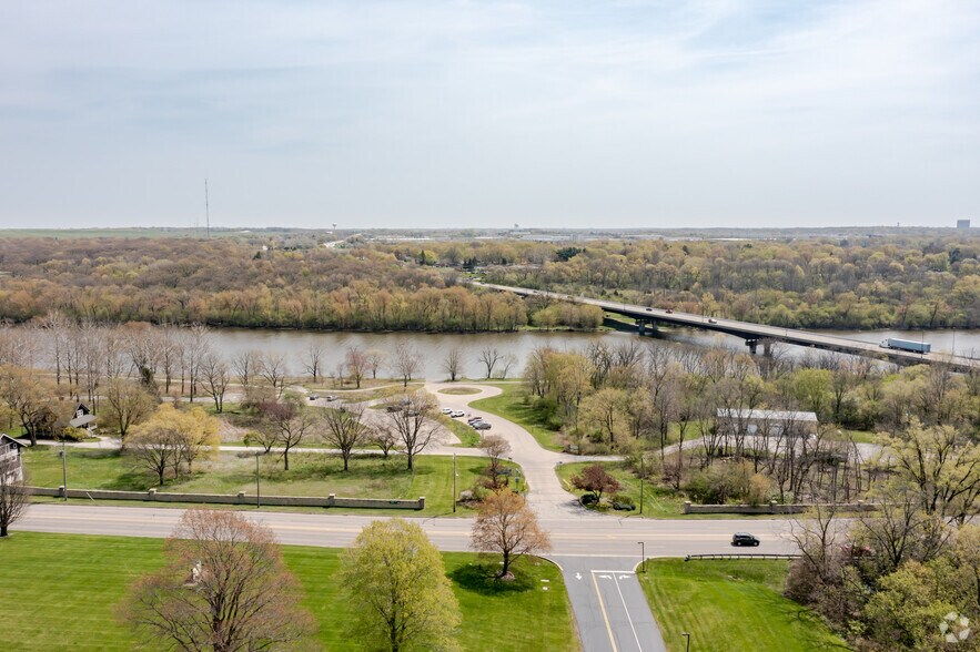 More Photos Of 2000 S Batavia Ave, Geneva Office For Lease