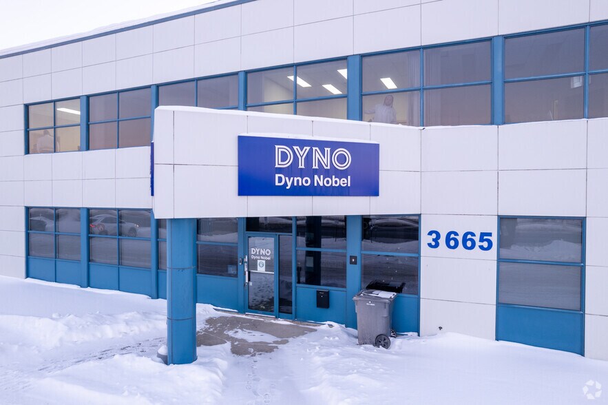 More Photos Of 3635-3675 Boul de la Grande-Allée, Boisbriand Flex For Lease